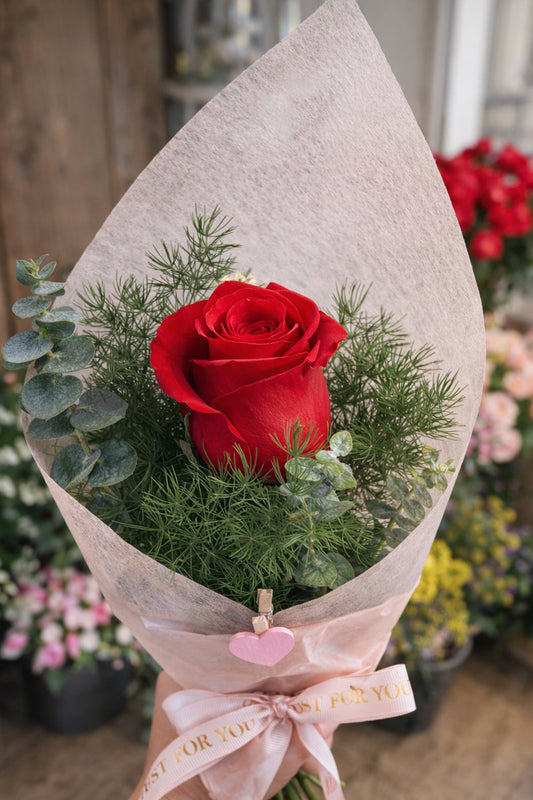 Classic Red Rose Bouquet 'Naomi'