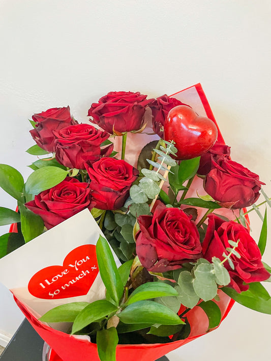 One dozen of the luxurious long stem red roses